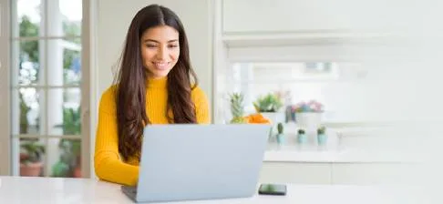 girl-using-laptop-image-nesto